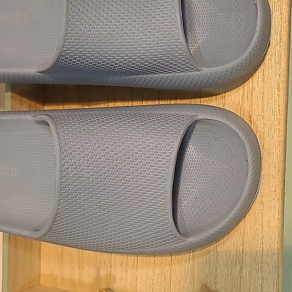 32° COOL slip on's - Picture 3 of 5